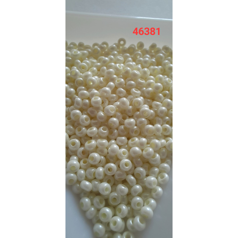 Чеський бісер Preciosa 10/0, 46381 молочний, 50 г — бісер для рукоділля, прикрас і вишивки Чеський бісер Preciosa 10/0, 46381 молочний, 50 г — бісер для рукоділля, прикрас і вишивки