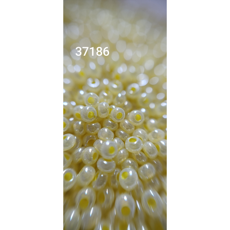 Чеський бісер Preciosa 10/0, 37186 жовтий, 50 г — бісер для рукоділля, прикрас і вишивки Чеський бісер Preciosa 10/0, 37186 жовтий, 50 г — бісер для рукоділля, прикрас і вишивки
